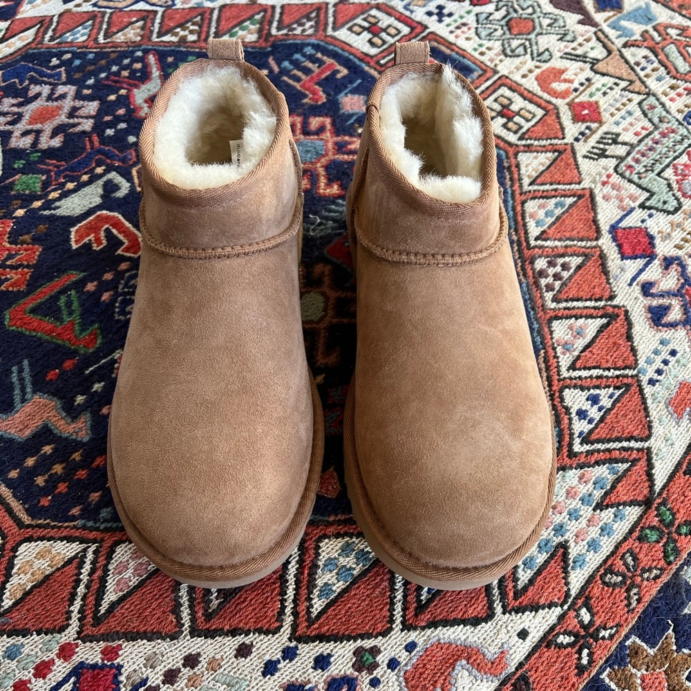 Ugg Ultra Mini size 8 in Chestnut